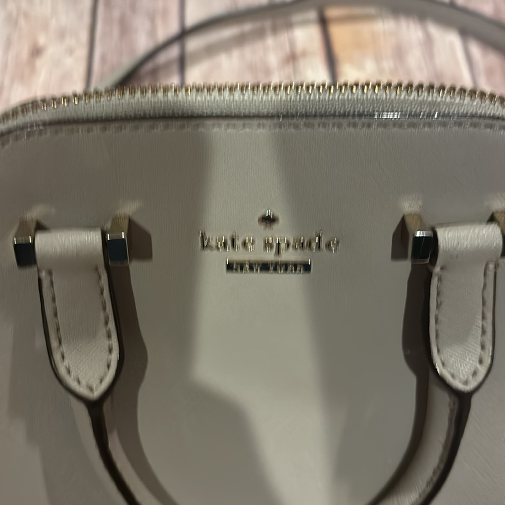 Kate Spade mini bag with gold hardware crossbody strap GUC - Picture 4 of 9